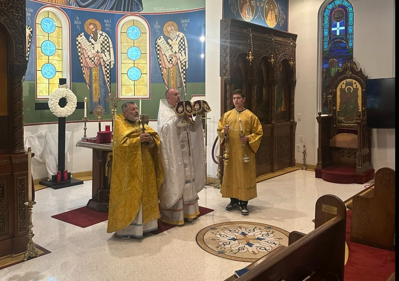 The Radiant Feast of the Resurrection of Christ — Holy Pascha 2025, featuring clergy and parishioners of Most Holy Theotokos Church in Dallas, Texas — photo 2